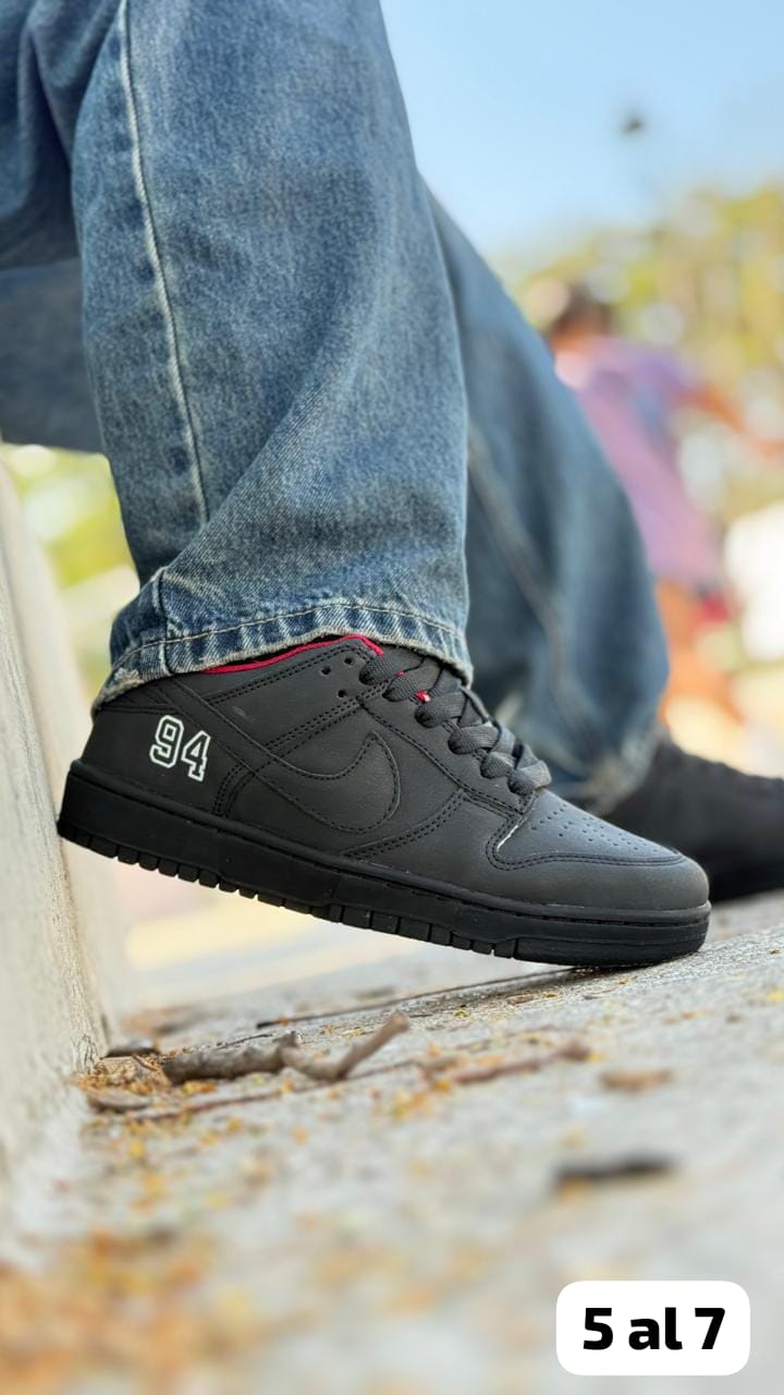 NIKE DUNK EDICION ESPECIAL